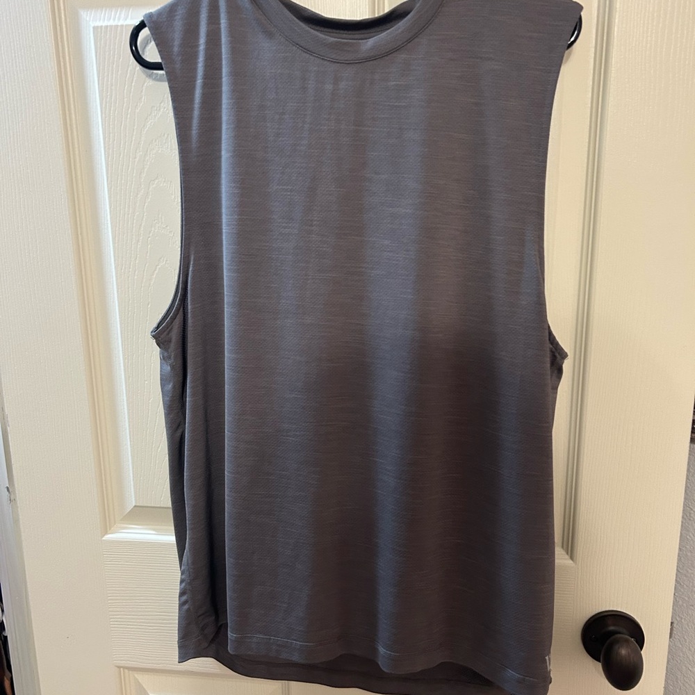 Vuori men’s muscle tee